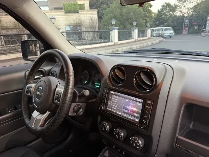 2014 Jeep Patriot 2.4L 170HP L4 6AT,autocango,china used car exporter,china ev exporter,chinese used car exporter,chinese used ev exporter