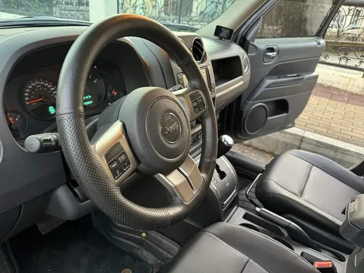 2014 Jeep Patriot 2.4L 170HP L4 6AT,autocango,china used car exporter,china ev exporter,chinese used car exporter,chinese used ev exporter