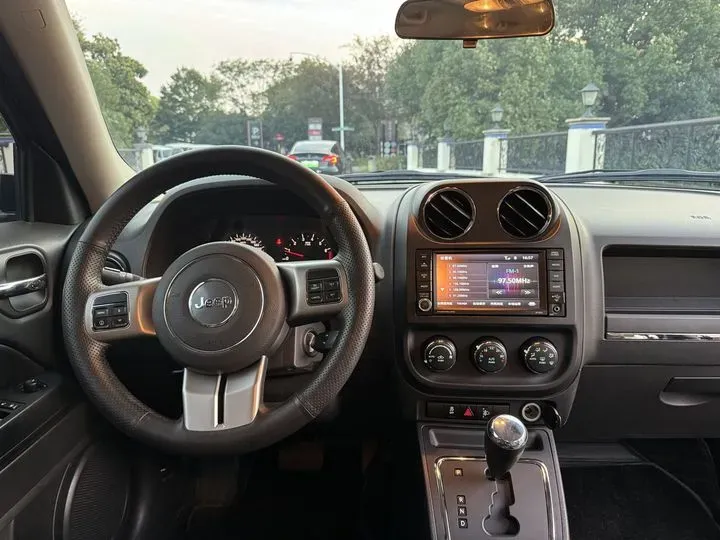 2014 Jeep Patriot 2.4L 170HP L4 6AT,autocango,china used car exporter,china ev exporter,chinese used car exporter,chinese used ev exporter