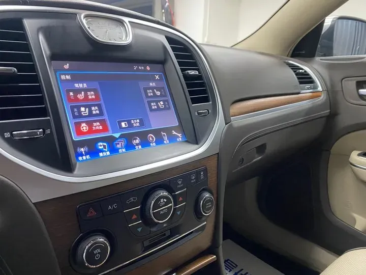 2013 Chrysler 300C 3.6L 286HP V6 8AT,autocango,china used car exporter,china ev exporter,chinese used car exporter,chinese used ev exporter