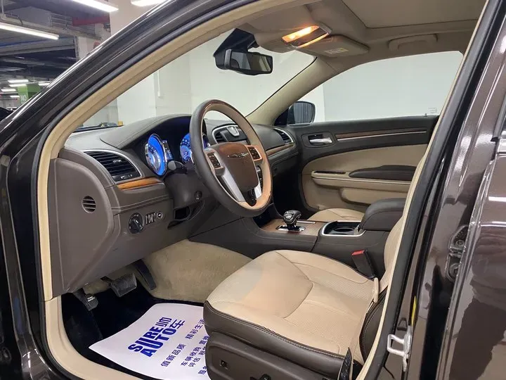 2013 Chrysler 300C 3.6L 286HP V6 8AT,autocango,china used car exporter,china ev exporter,chinese used car exporter,chinese used ev exporter