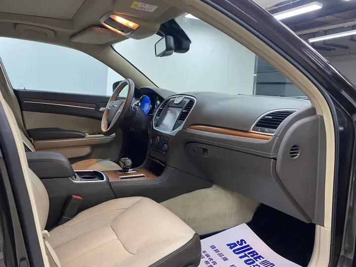 2013 Chrysler 300C 3.6L 286HP V6 8AT,autocango,china used car exporter,china ev exporter,chinese used car exporter,chinese used ev exporter