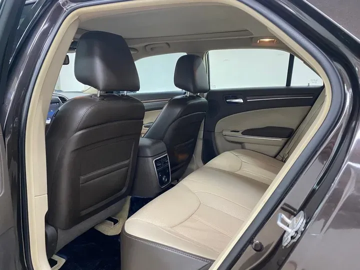 2013 Chrysler 300C 3.6L 286HP V6 8AT,autocango,china used car exporter,china ev exporter,chinese used car exporter,chinese used ev exporter