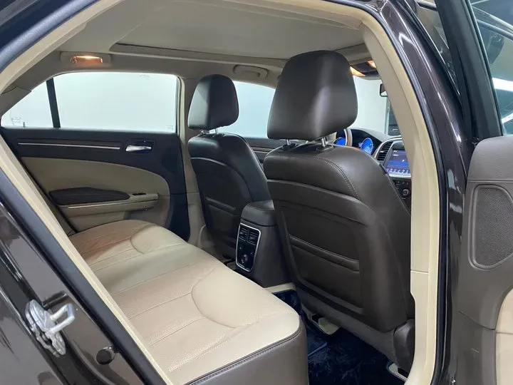 2013 Chrysler 300C 3.6L 286HP V6 8AT,autocango,china used car exporter,china ev exporter,chinese used car exporter,chinese used ev exporter