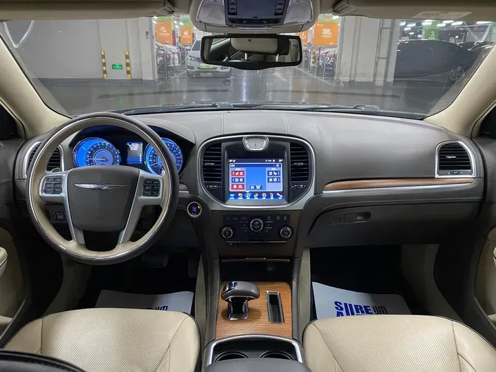 2013 Chrysler 300C 3.6L 286HP V6 8AT,autocango,china used car exporter,china ev exporter,chinese used car exporter,chinese used ev exporter