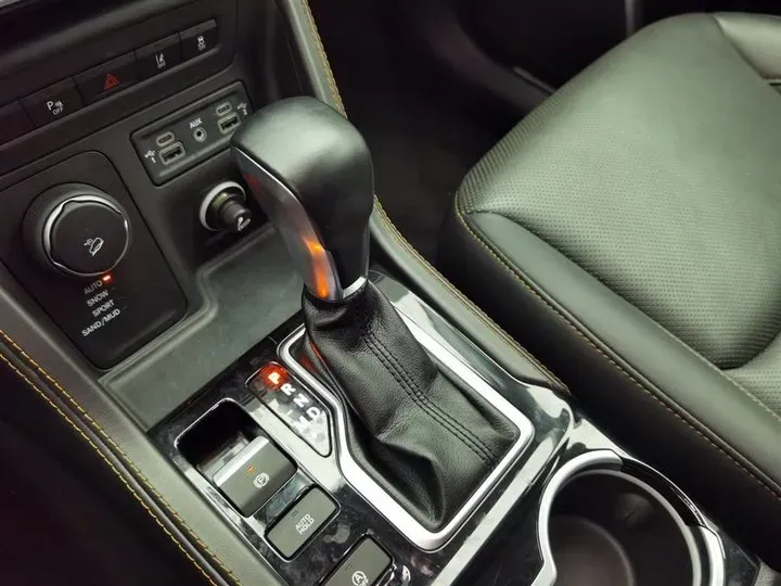 2018 Jeep Commander 2.0T 265HP L4 9AT,autocango,china used car exporter,china ev exporter,chinese used car exporter,chinese used ev exporter