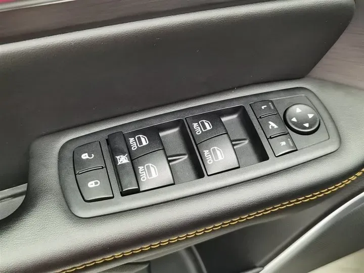 2018 Jeep Commander 2.0T 265HP L4 9AT,autocango,china used car exporter,china ev exporter,chinese used car exporter,chinese used ev exporter