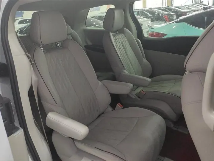 2021 Buick GL8 2.0T 237HP L4 9AT,autocango,china used car exporter,china ev exporter,chinese used car exporter,chinese used ev exporter