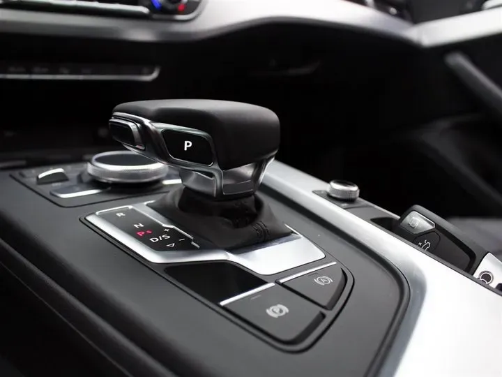 2018 Audi A4L 2.0T 190HP L4 7DCT,autocango,china used car exporter,china ev exporter,chinese used car exporter,chinese used ev exporter