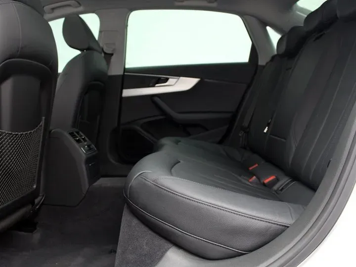 2018 Audi A4L 2.0T 190HP L4 7DCT,autocango,china used car exporter,china ev exporter,chinese used car exporter,chinese used ev exporter