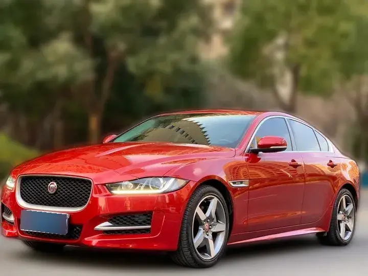 2017 Jaguar XE 2.0T 200HP L4 8AT