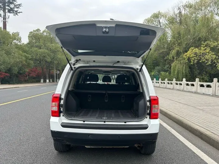 2014 Jeep Patriot 2.4L 170HP L4 6AT,autocango,china used car exporter,china ev exporter,chinese used car exporter,chinese used ev exporter