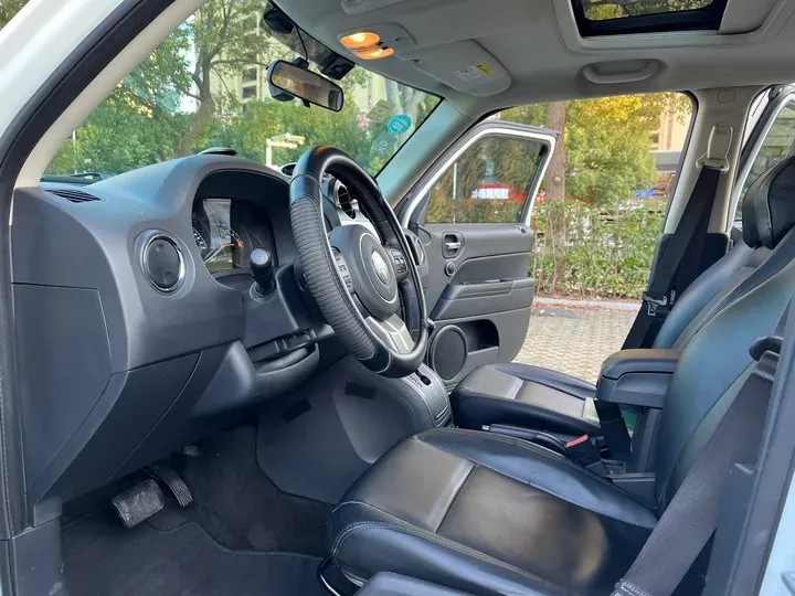 2015 Jeep Patriot 2.4L 170HP L4 6AT,autocango,china used car exporter,china ev exporter,chinese used car exporter,chinese used ev exporter
