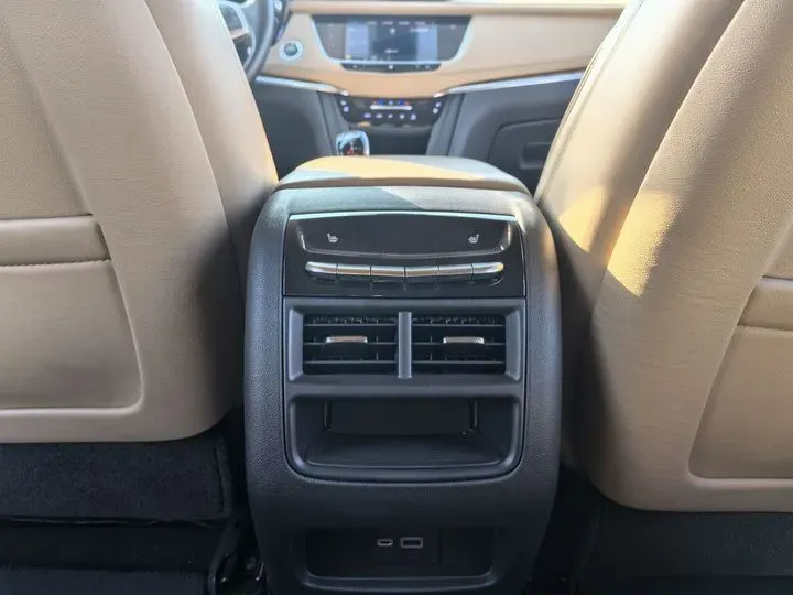 2021 Cadillac XT5 2.0T 237HP L4 9AT,autocango,china used car exporter,china ev exporter,chinese used car exporter,chinese used ev exporter