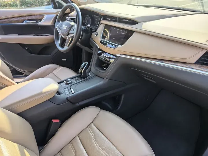 2021 Cadillac XT5 2.0T 237HP L4 9AT,autocango,china used car exporter,china ev exporter,chinese used car exporter,chinese used ev exporter