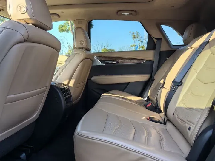 2021 Cadillac XT5 2.0T 237HP L4 9AT,autocango,china used car exporter,china ev exporter,chinese used car exporter,chinese used ev exporter