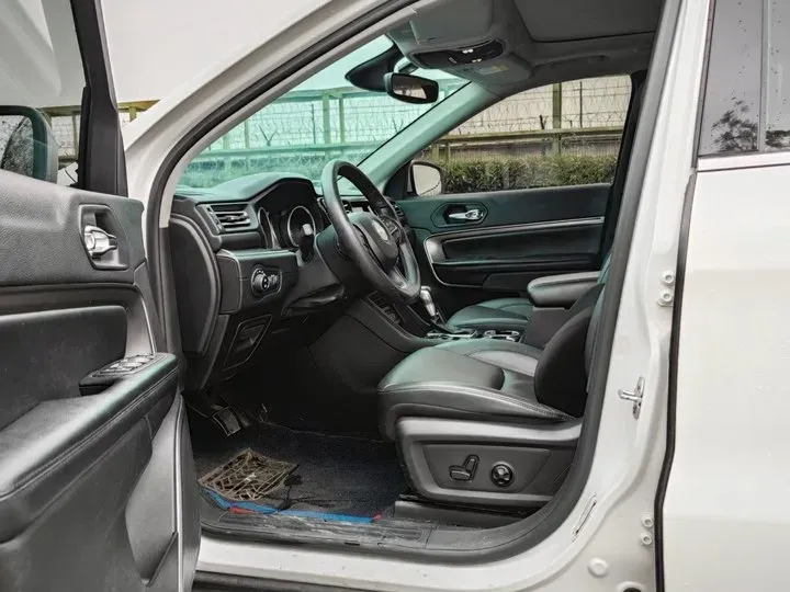 2018 Jeep Commander 2.0T 234HP L4 9AT,autocango,china used car exporter,china ev exporter,chinese used car exporter,chinese used ev exporter