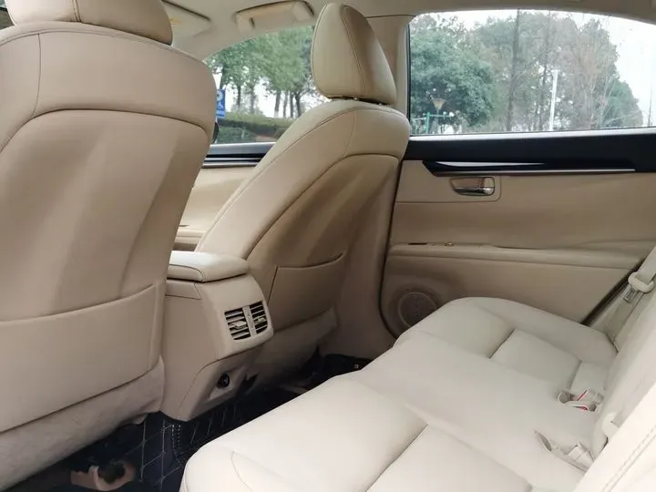 2013 Lexus ES 2.5L 184HP L4 6AT,autocango,china used car exporter,china ev exporter,chinese used car exporter,chinese used ev exporter