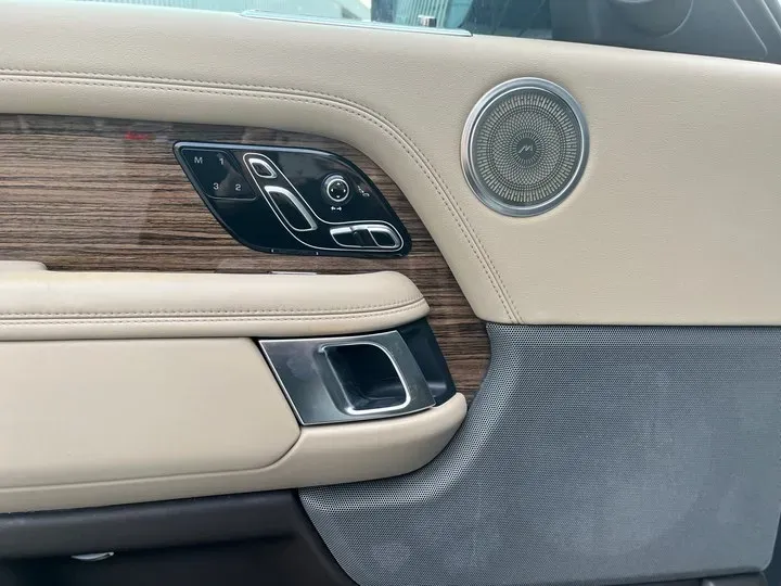 2020 Mansory Range Rover 3.0T 400HP L6 8AT,autocango,china used car exporter,china ev exporter,chinese used car exporter,chinese used ev exporter