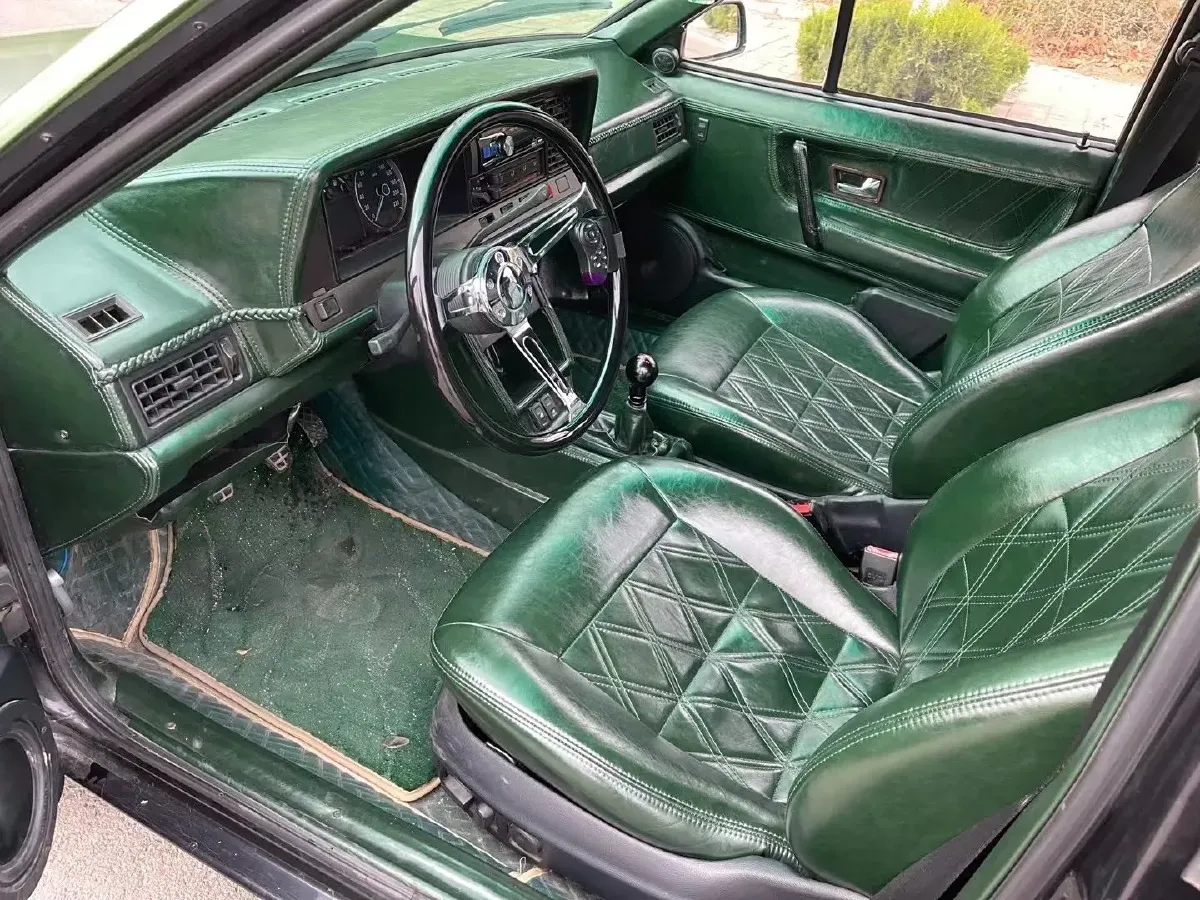 2004 Volkswagen Santana Classic 1.6L 87HP L4 5MT,autocango,china used car exporter,china ev exporter,chinese used car exporter,chinese used ev exporter