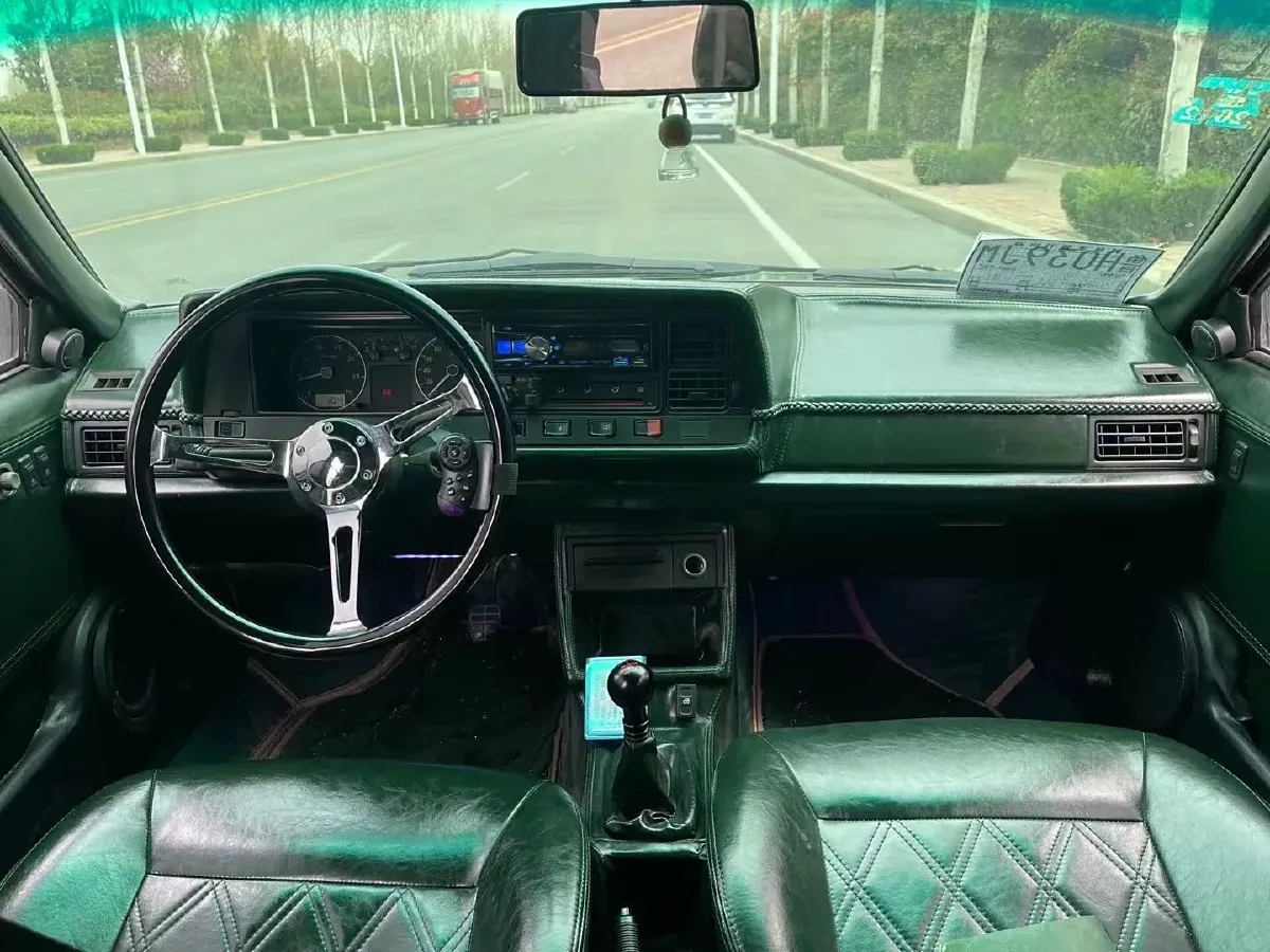 2004 Volkswagen Santana Classic 1.6L 87HP L4 5MT,autocango,china used car exporter,china ev exporter,chinese used car exporter,chinese used ev exporter