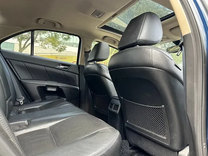 2011 Suzuki Kizashi 2.4L 178HP L4 CVT,autocango,china used car exporter,china ev exporter,chinese used car exporter,chinese used ev exporter