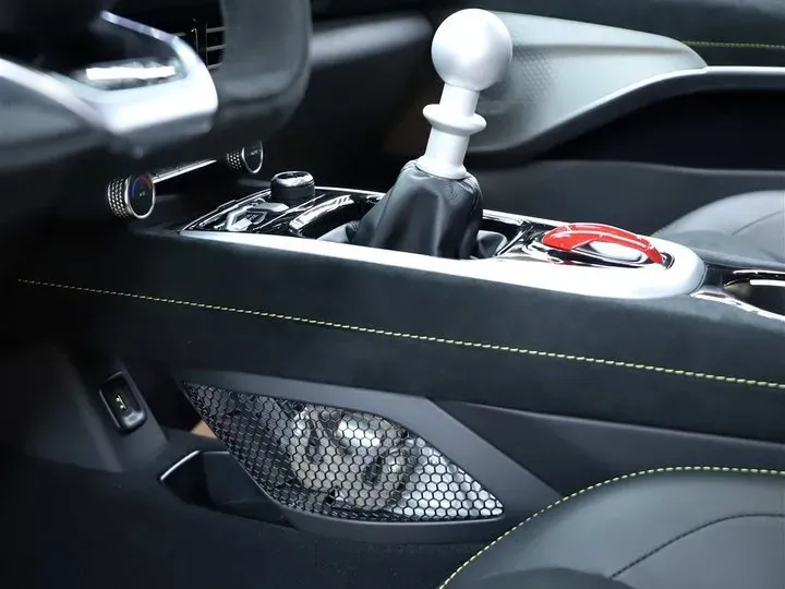 2022 Lotus EMIRA 3.5T 405HP V6 6MT,autocango,china used car exporter,china ev exporter,chinese used car exporter,chinese used ev exporter