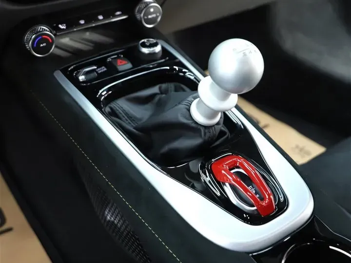 2022 Lotus EMIRA 3.5T 405HP V6 6MT,autocango,china used car exporter,china ev exporter,chinese used car exporter,chinese used ev exporter