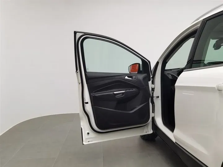 2019 Ford Kuga 1.5T 181HP L4 6AT,autocango,china used car exporter,china ev exporter,chinese used car exporter,chinese used ev exporter