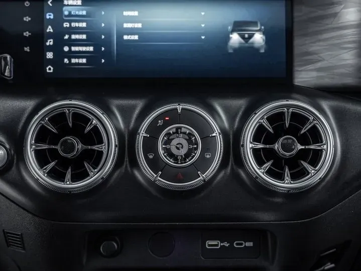 2021 Tank 300 2.0T 227HP L4 8AT,autocango,china used car exporter,china ev exporter,chinese used car exporter,chinese used ev exporter