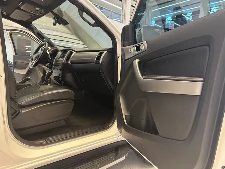 2017 Ford Everest 2.0T 245HP L4 6AT,autocango,china used car exporter,china ev exporter,chinese used car exporter,chinese used ev exporter