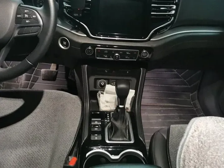 2018 Jeep Commander 2.0T 234HP L4 9AT,autocango,china used car exporter,china ev exporter,chinese used car exporter,chinese used ev exporter