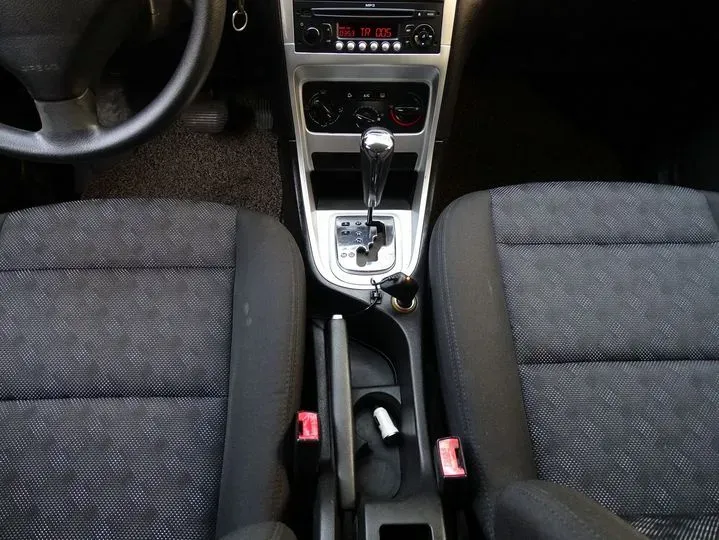 2010 Peugeot 307 1.6L 106HP L4 4AT,autocango,china used car exporter,china ev exporter,chinese used car exporter,chinese used ev exporter