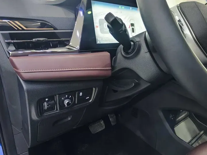 2024 JAC X8 PLUS 1.5T 184HP L4 7DCT,autocango,china used car exporter,china ev exporter,chinese used car exporter,chinese used ev exporter