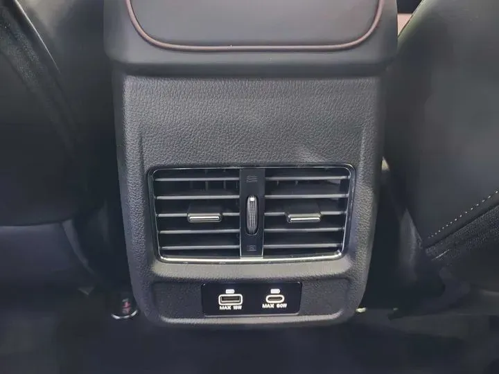 2024 JAC X8 PLUS 1.5T 184HP L4 7DCT,autocango,china used car exporter,china ev exporter,chinese used car exporter,chinese used ev exporter