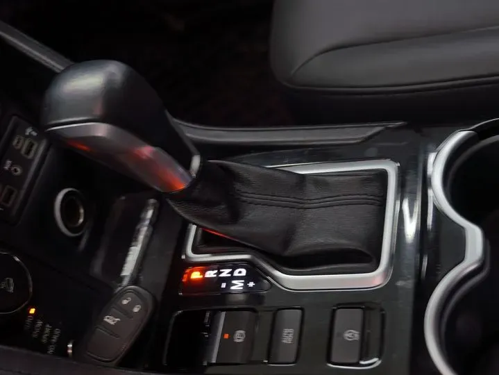 2018 Jeep Commander 2.0T 265HP L4 9AT,autocango,china used car exporter,china ev exporter,chinese used car exporter,chinese used ev exporter