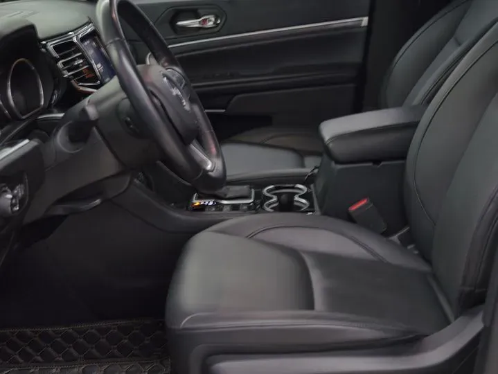 2018 Jeep Commander 2.0T 265HP L4 9AT,autocango,china used car exporter,china ev exporter,chinese used car exporter,chinese used ev exporter