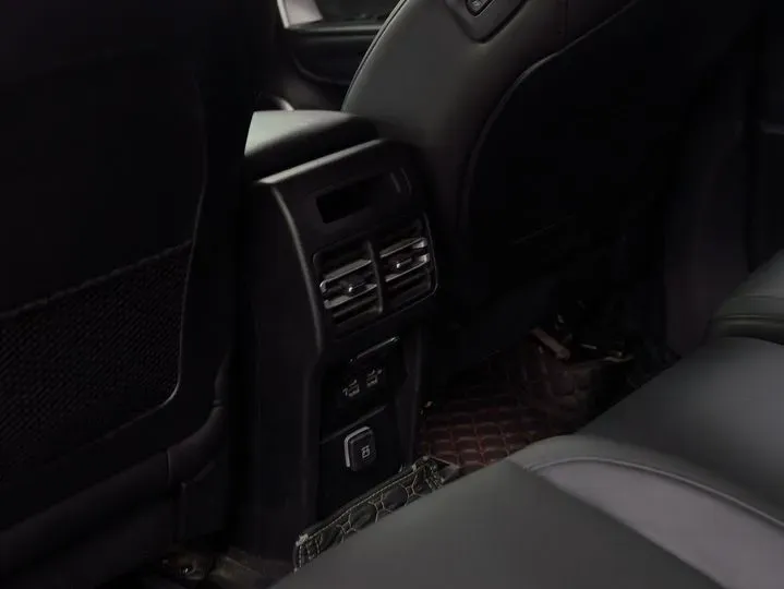 2018 Jeep Commander 2.0T 265HP L4 9AT,autocango,china used car exporter,china ev exporter,chinese used car exporter,chinese used ev exporter