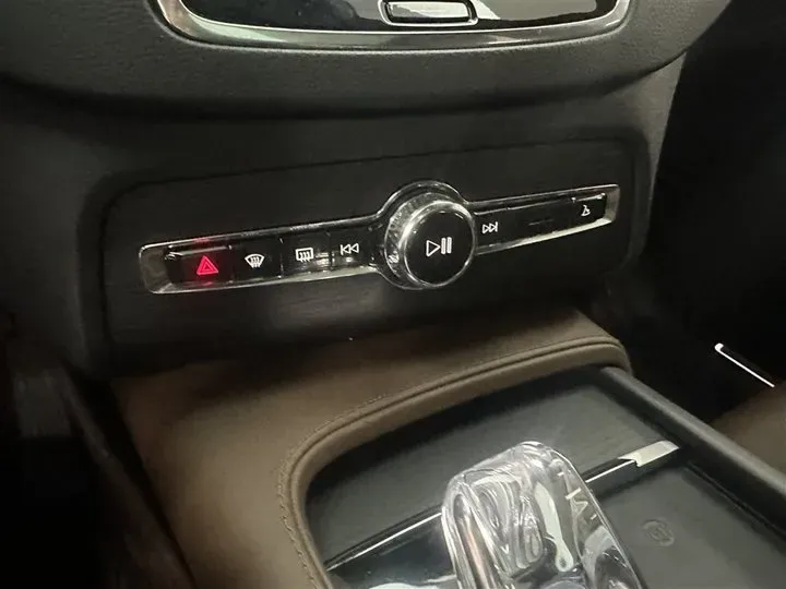 2021 Volvo XC90 2.0T 303HP L4 8AT PHEV 11.6KWH,autocango,china used car exporter,china ev exporter,chinese used car exporter,chinese used ev exporter