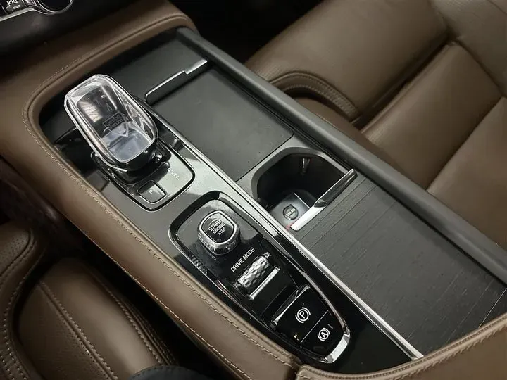 2021 Volvo XC90 2.0T 303HP L4 8AT PHEV 11.6KWH,autocango,china used car exporter,china ev exporter,chinese used car exporter,chinese used ev exporter