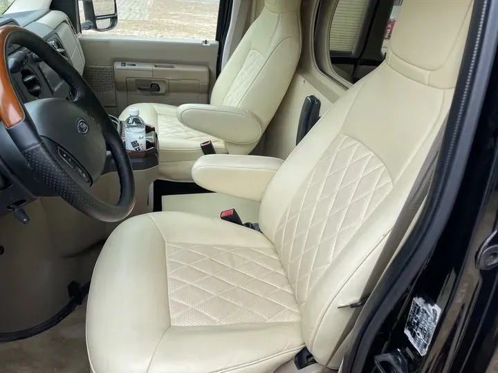 2011 Ford E350 5.4L 258HP V8 5AT,autocango,china used car exporter,china ev exporter,chinese used car exporter,chinese used ev exporter