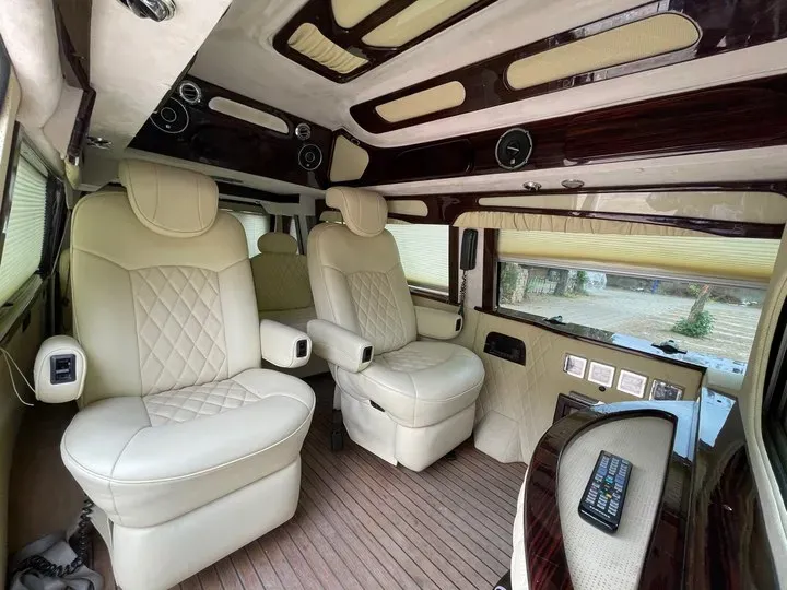 2011 Ford E350 5.4L 258HP V8 5AT,autocango,china used car exporter,china ev exporter,chinese used car exporter,chinese used ev exporter