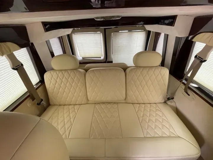 2011 Ford E350 5.4L 258HP V8 5AT,autocango,china used car exporter,china ev exporter,chinese used car exporter,chinese used ev exporter