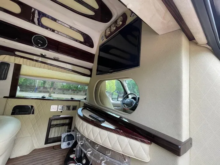 2011 Ford E350 5.4L 258HP V8 5AT,autocango,china used car exporter,china ev exporter,chinese used car exporter,chinese used ev exporter