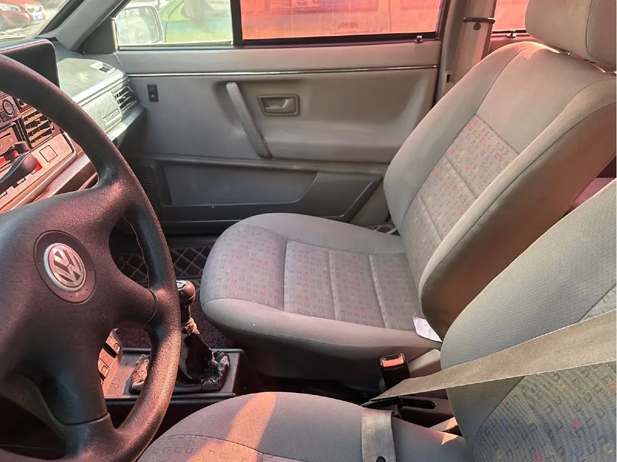 2004 Volkswagen Santana Classic 1.6L 87HP L4 5MT,autocango,china used car exporter,china ev exporter,chinese used car exporter,chinese used ev exporter