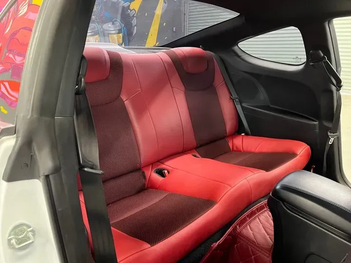 2012 Hyundai Rohens-Coupe 2.0T 260HP L4 8AT,autocango,china used car exporter,china ev exporter,chinese used car exporter,chinese used ev exporter