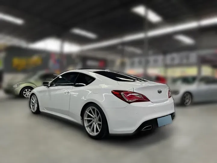 2012 Hyundai Rohens-Coupe 2.0T 260HP L4 8AT,autocango,china used car exporter,china ev exporter,chinese used car exporter,chinese used ev exporter