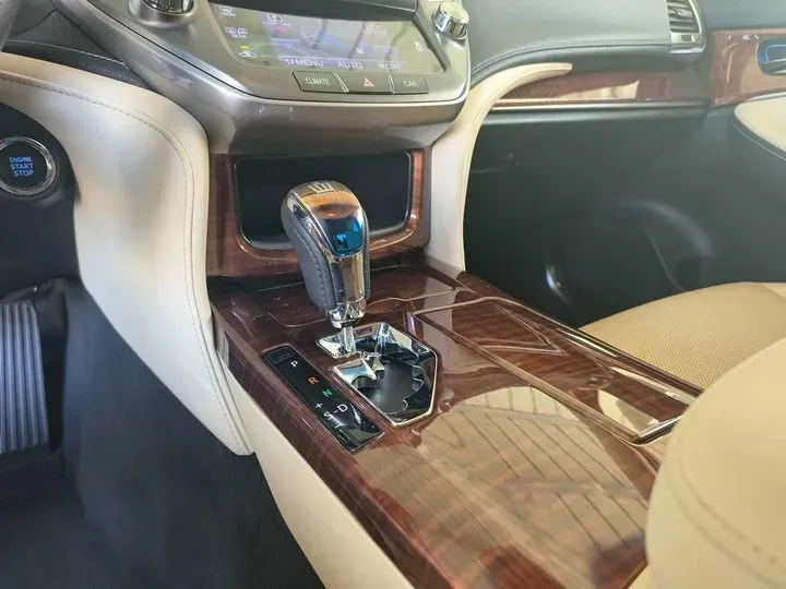 2015 Toyota Crown 2.5L 193HP V6 6AT,autocango,china used car exporter,china ev exporter,chinese used car exporter,chinese used ev exporter