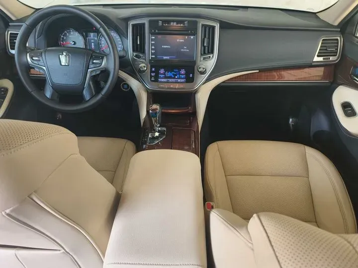 2015 Toyota Crown 2.5L 193HP V6 6AT,autocango,china used car exporter,china ev exporter,chinese used car exporter,chinese used ev exporter