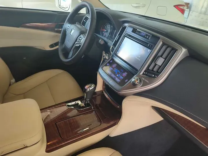 2015 Toyota Crown 2.5L 193HP V6 6AT,autocango,china used car exporter,china ev exporter,chinese used car exporter,chinese used ev exporter